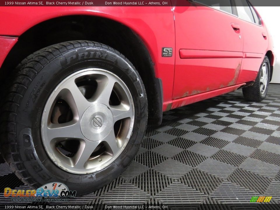 1999 Nissan Altima SE Black Cherry Metallic / Dusk Photo #9