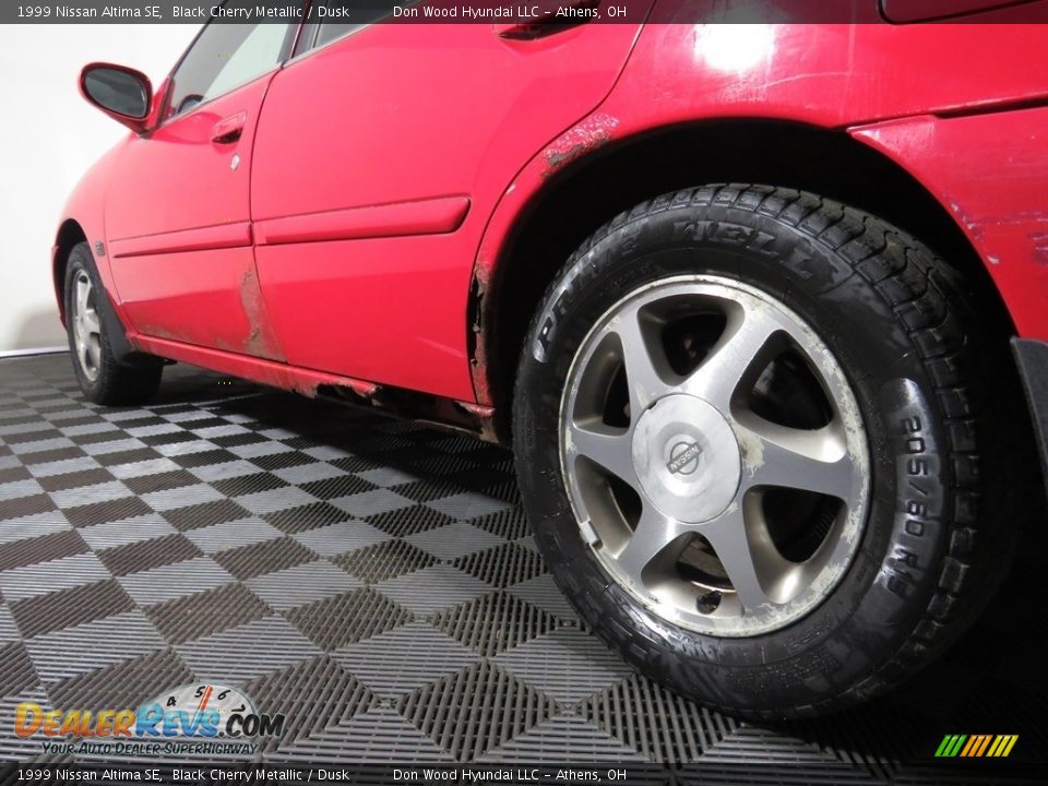 1999 Nissan Altima SE Black Cherry Metallic / Dusk Photo #11