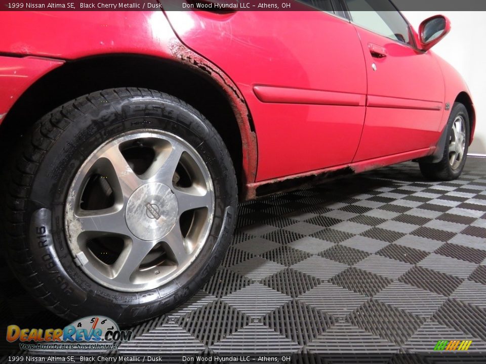 1999 Nissan Altima SE Black Cherry Metallic / Dusk Photo #15