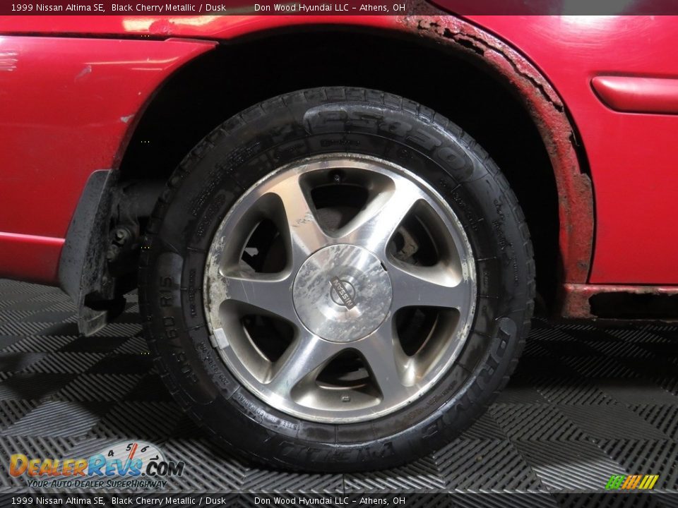 1999 Nissan Altima SE Black Cherry Metallic / Dusk Photo #16