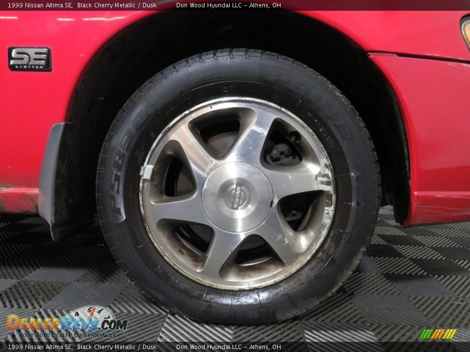 1999 Nissan Altima SE Black Cherry Metallic / Dusk Photo #17