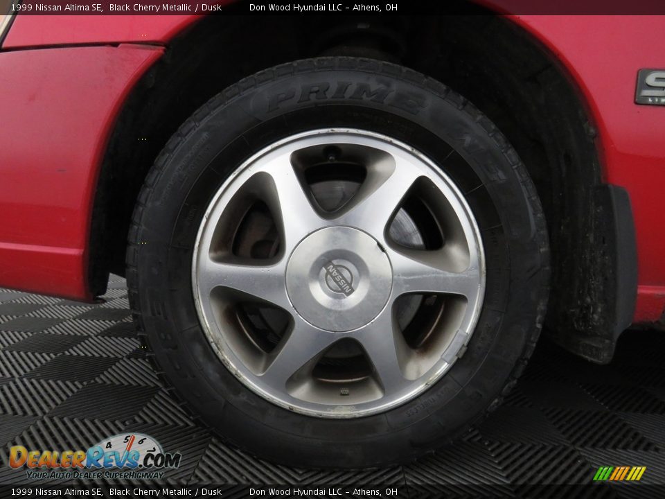 1999 Nissan Altima SE Black Cherry Metallic / Dusk Photo #18