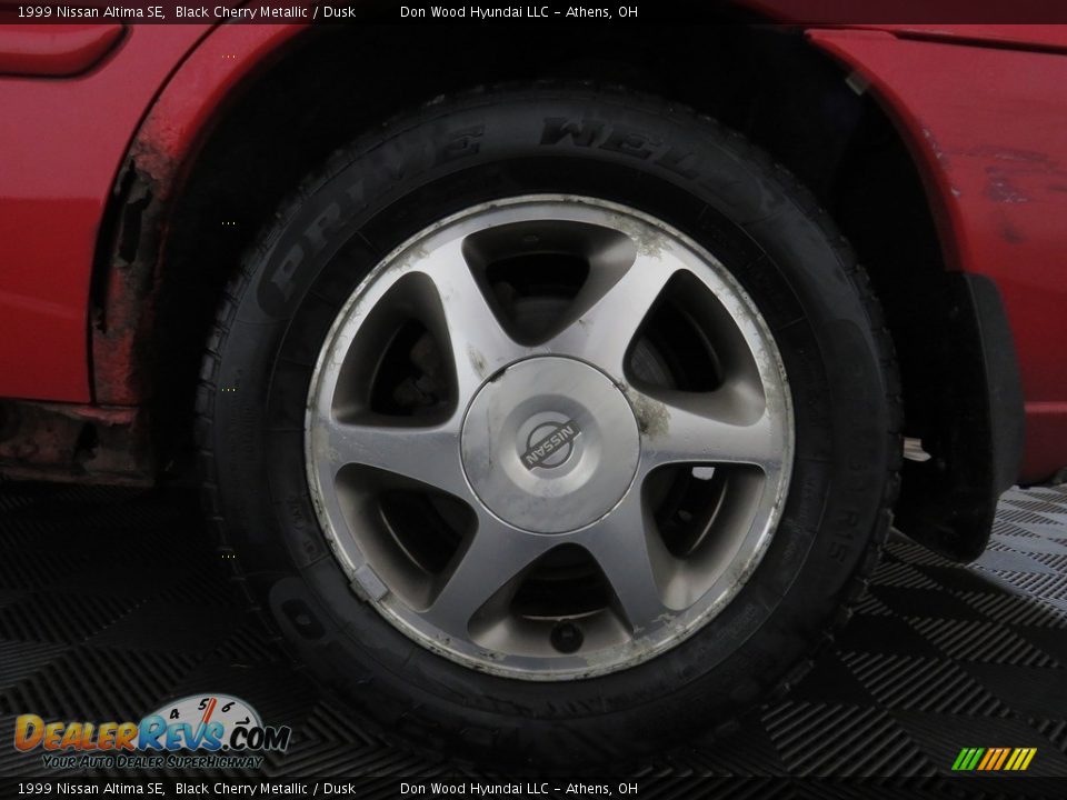 1999 Nissan Altima SE Black Cherry Metallic / Dusk Photo #19