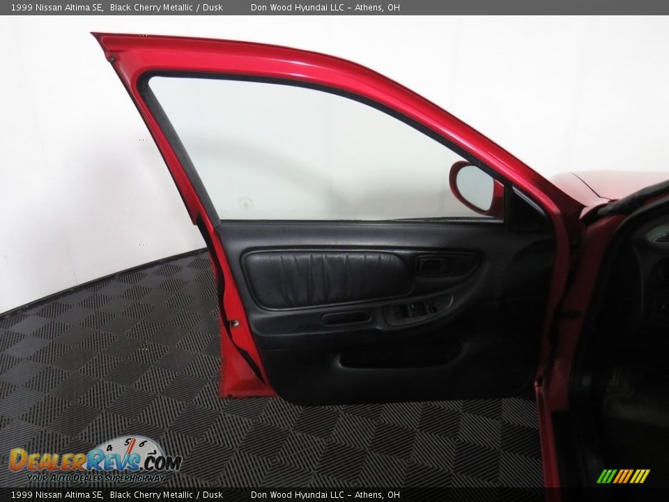 1999 Nissan Altima SE Black Cherry Metallic / Dusk Photo #20