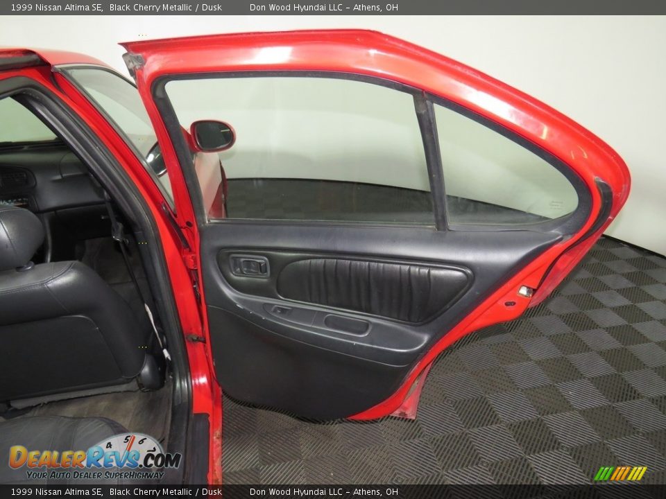 1999 Nissan Altima SE Black Cherry Metallic / Dusk Photo #26