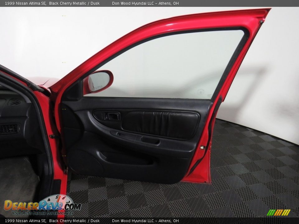1999 Nissan Altima SE Black Cherry Metallic / Dusk Photo #28