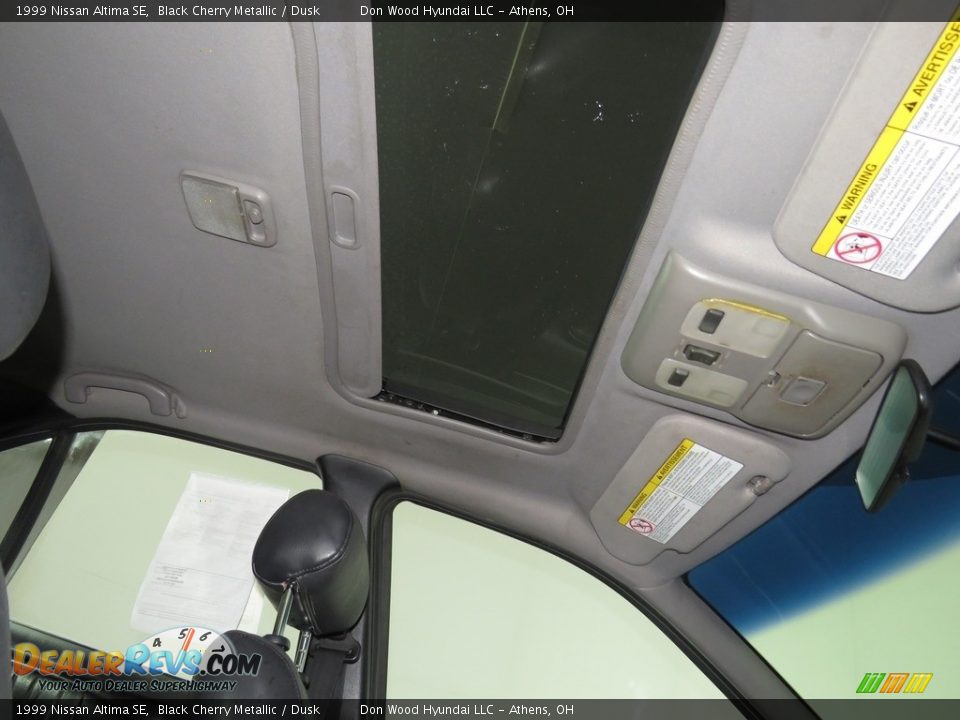 1999 Nissan Altima SE Black Cherry Metallic / Dusk Photo #31