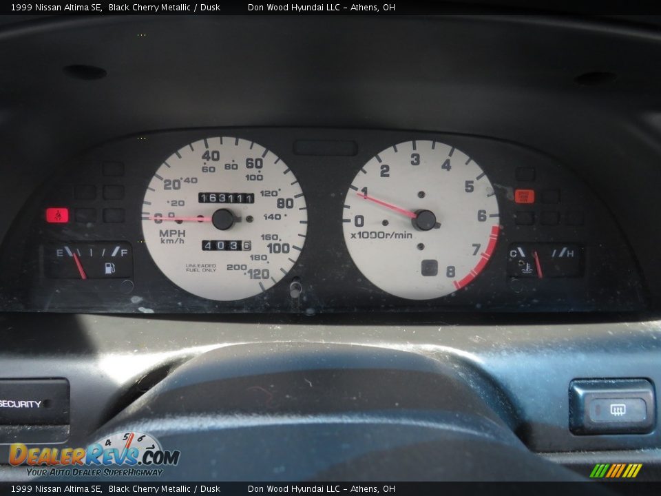 1999 Nissan Altima SE Black Cherry Metallic / Dusk Photo #32