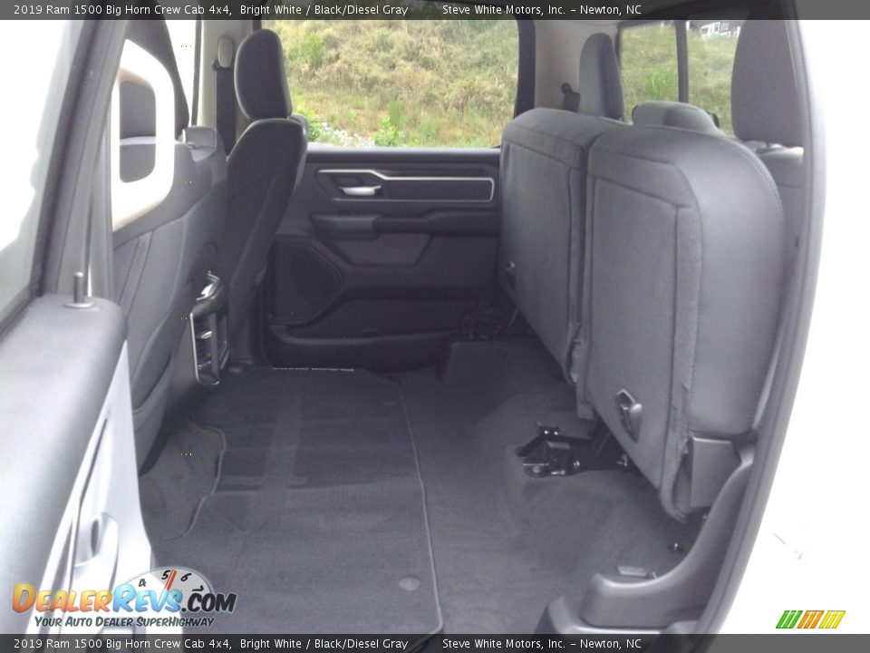 2019 Ram 1500 Big Horn Crew Cab 4x4 Bright White / Black/Diesel Gray Photo #11