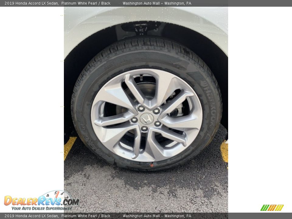 2019 Honda Accord LX Sedan Platinum White Pearl / Black Photo #28