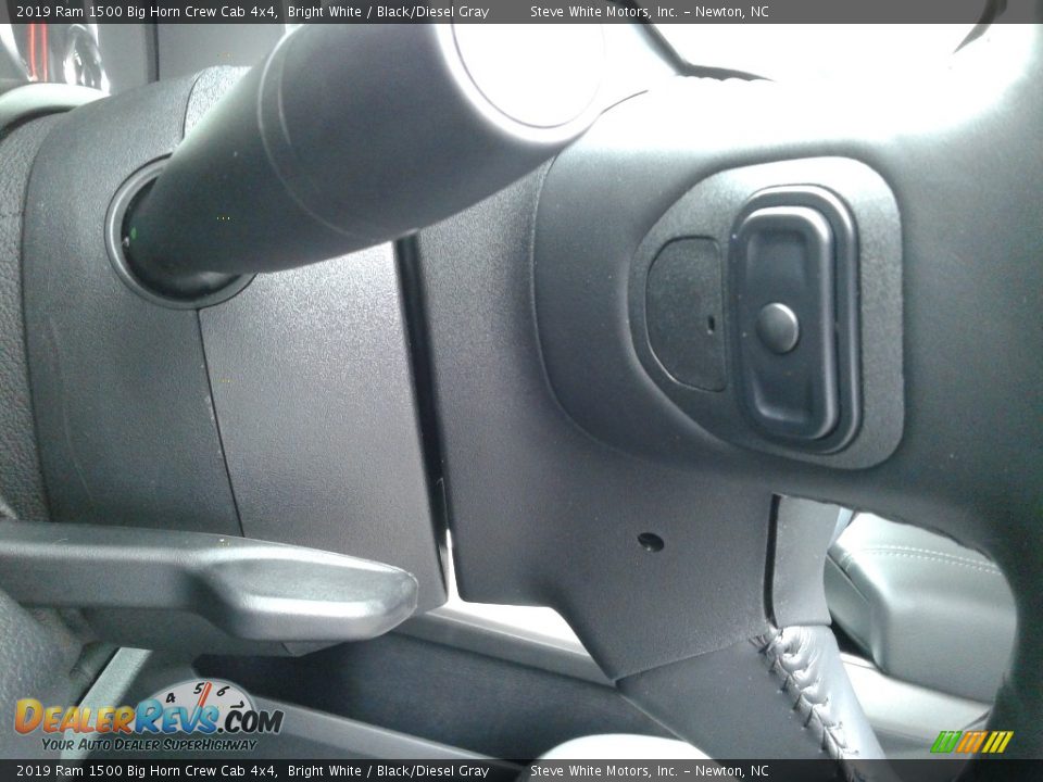 2019 Ram 1500 Big Horn Crew Cab 4x4 Bright White / Black/Diesel Gray Photo #16
