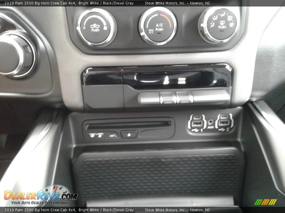 2019 Ram 1500 Big Horn Crew Cab 4x4 Bright White / Black/Diesel Gray Photo #27