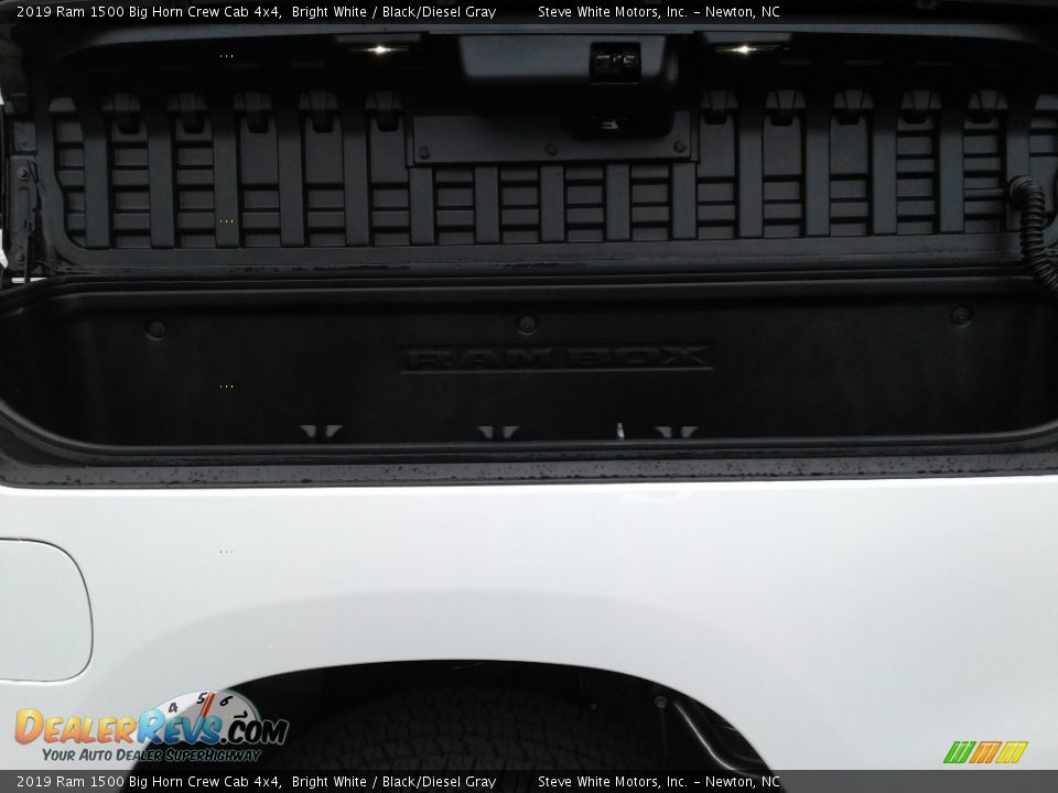 2019 Ram 1500 Big Horn Crew Cab 4x4 Bright White / Black/Diesel Gray Photo #31