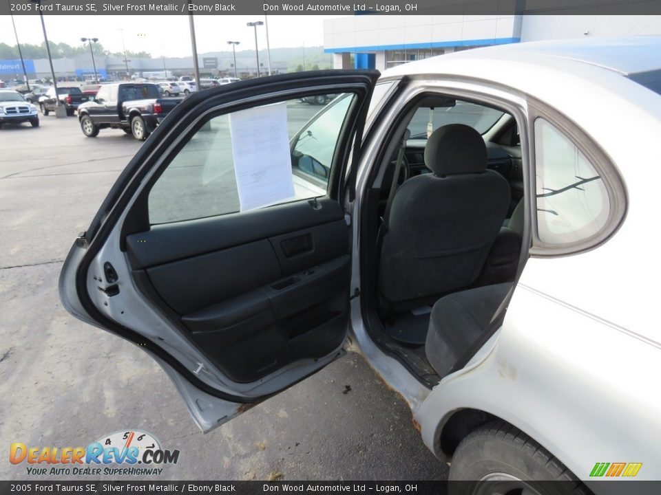 2005 Ford Taurus SE Silver Frost Metallic / Ebony Black Photo #21