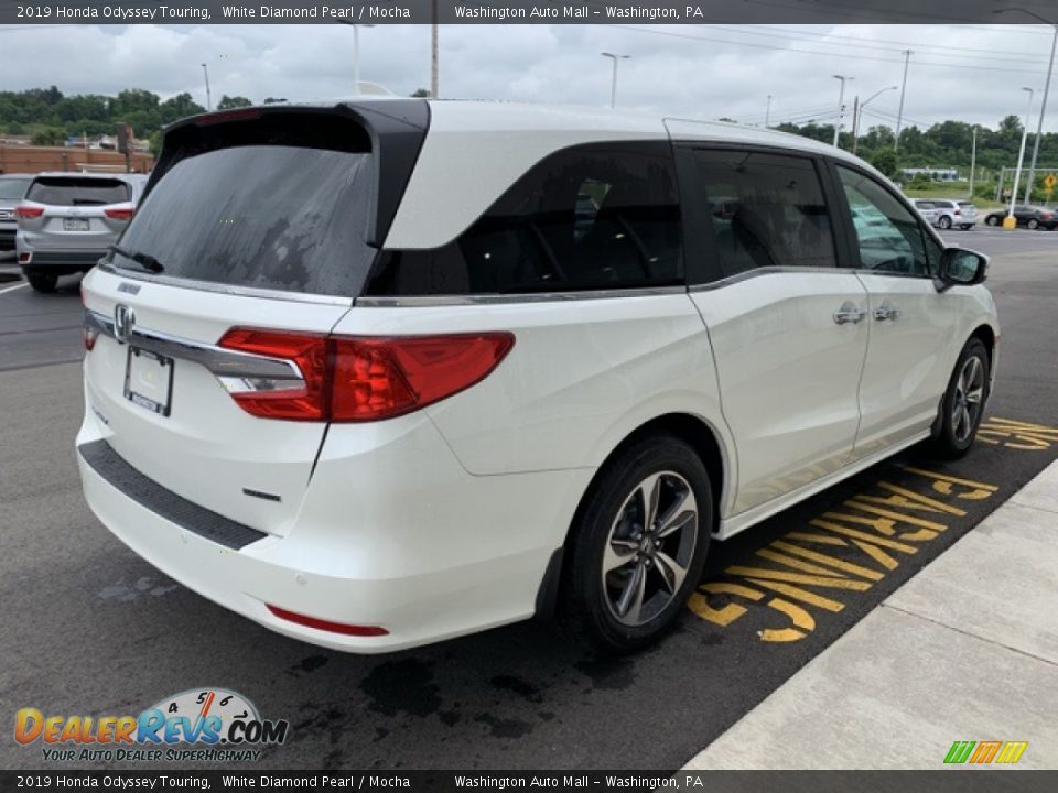 2019 Honda Odyssey Touring White Diamond Pearl / Mocha Photo #5