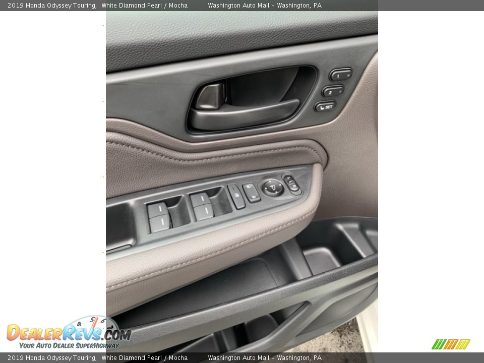 2019 Honda Odyssey Touring White Diamond Pearl / Mocha Photo #11