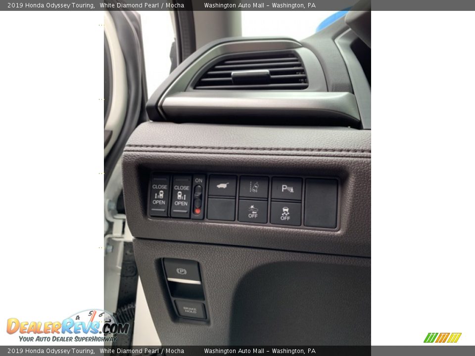 2019 Honda Odyssey Touring White Diamond Pearl / Mocha Photo #12