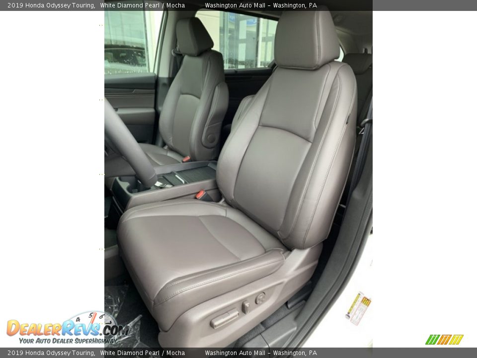 2019 Honda Odyssey Touring White Diamond Pearl / Mocha Photo #14