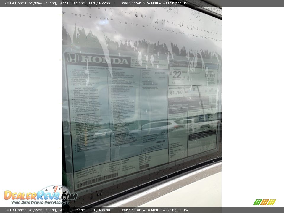 2019 Honda Odyssey Touring White Diamond Pearl / Mocha Photo #15