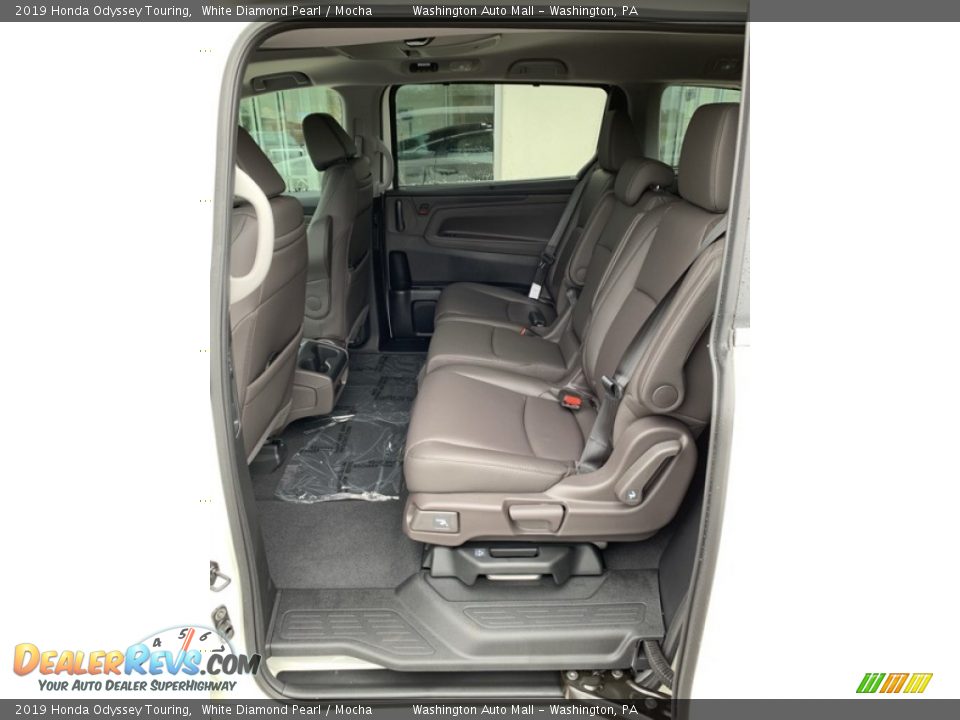 2019 Honda Odyssey Touring White Diamond Pearl / Mocha Photo #17