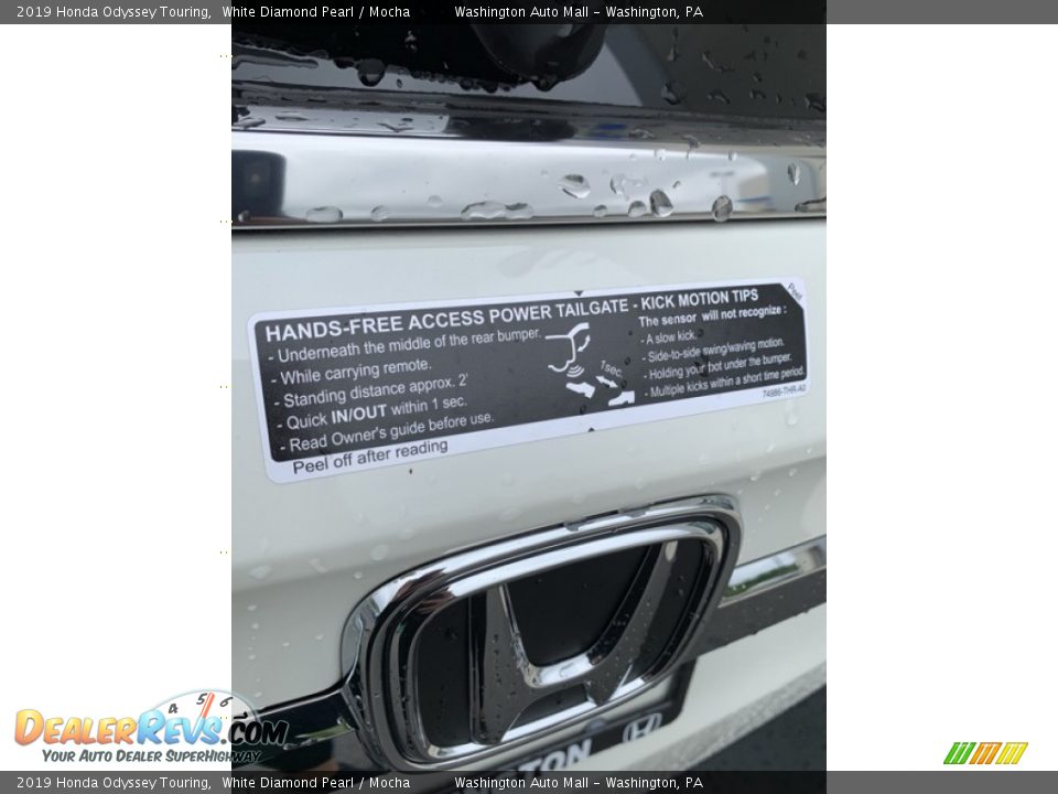 2019 Honda Odyssey Touring White Diamond Pearl / Mocha Photo #20