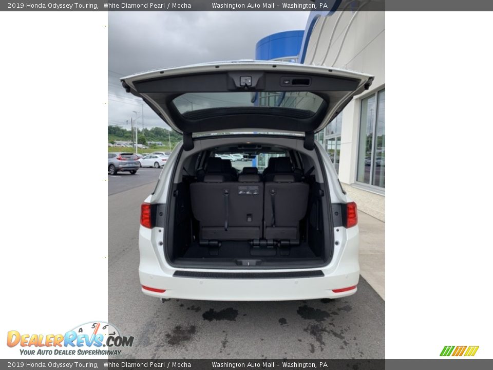 2019 Honda Odyssey Touring White Diamond Pearl / Mocha Photo #21