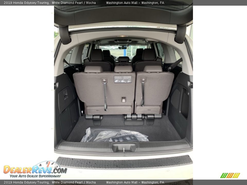 2019 Honda Odyssey Touring White Diamond Pearl / Mocha Photo #22