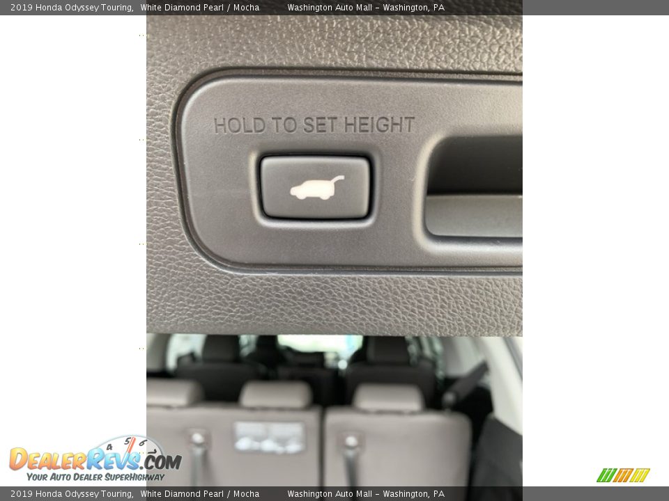 2019 Honda Odyssey Touring White Diamond Pearl / Mocha Photo #23
