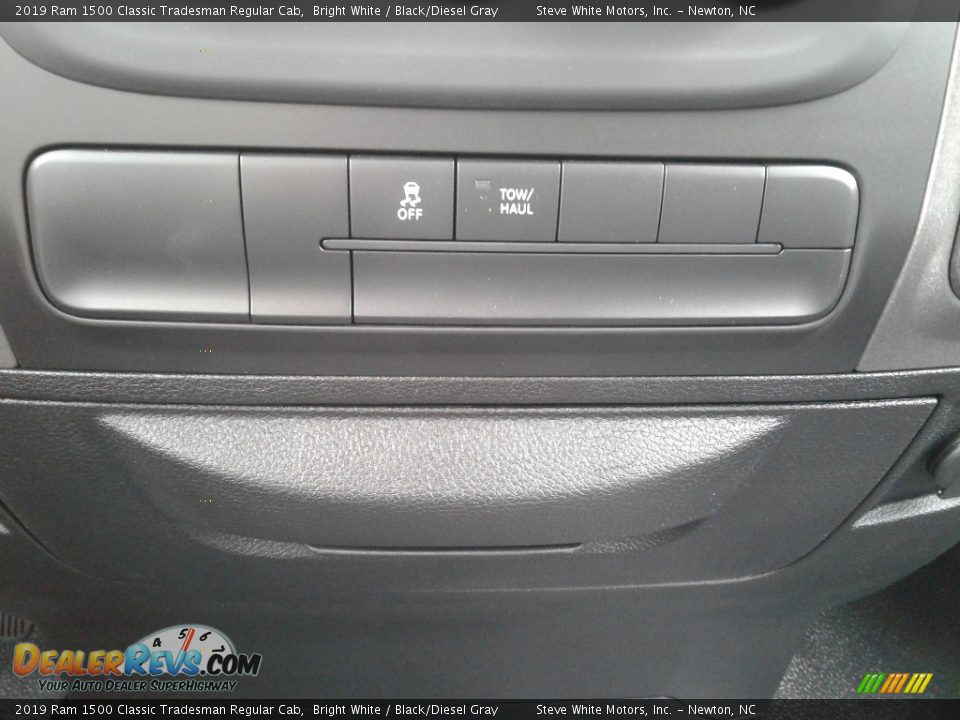 2019 Ram 1500 Classic Tradesman Regular Cab Bright White / Black/Diesel Gray Photo #22