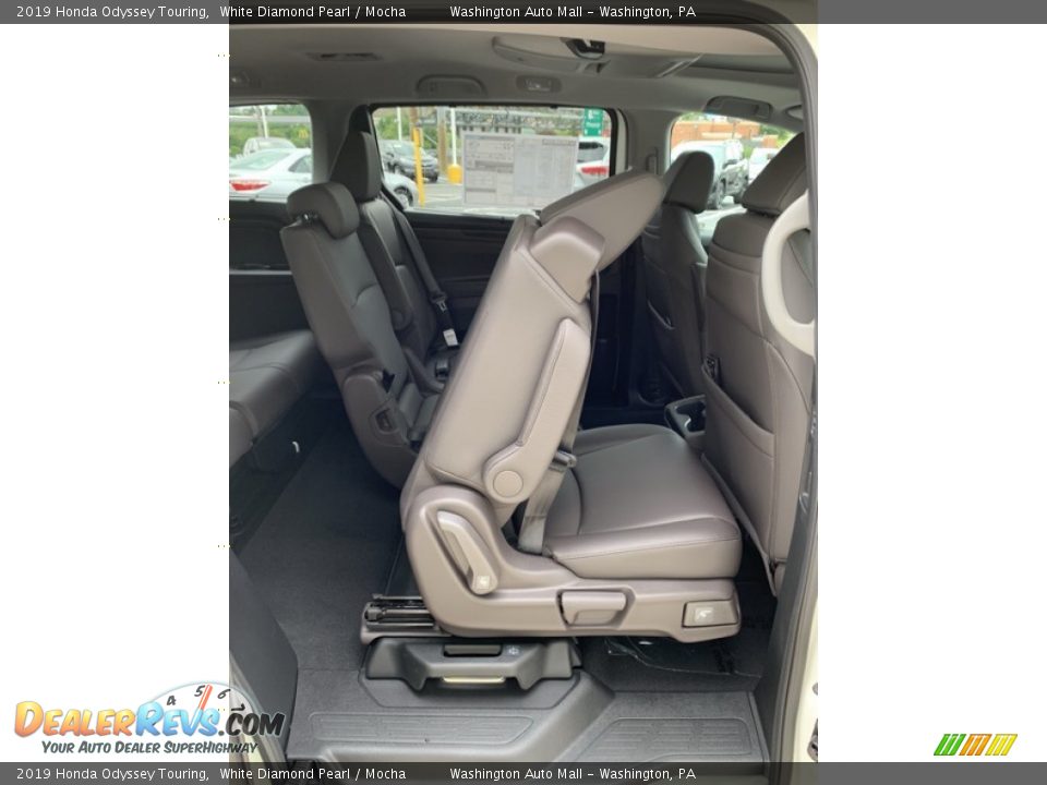 2019 Honda Odyssey Touring White Diamond Pearl / Mocha Photo #26