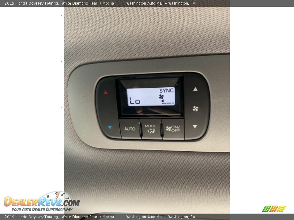 2019 Honda Odyssey Touring White Diamond Pearl / Mocha Photo #29