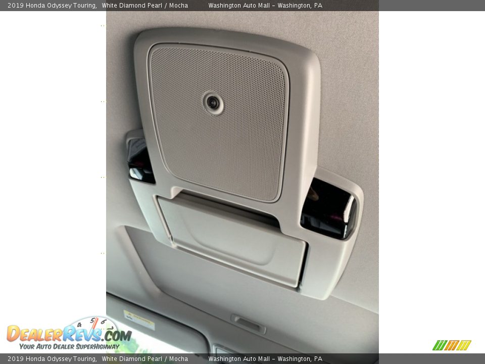 2019 Honda Odyssey Touring White Diamond Pearl / Mocha Photo #30