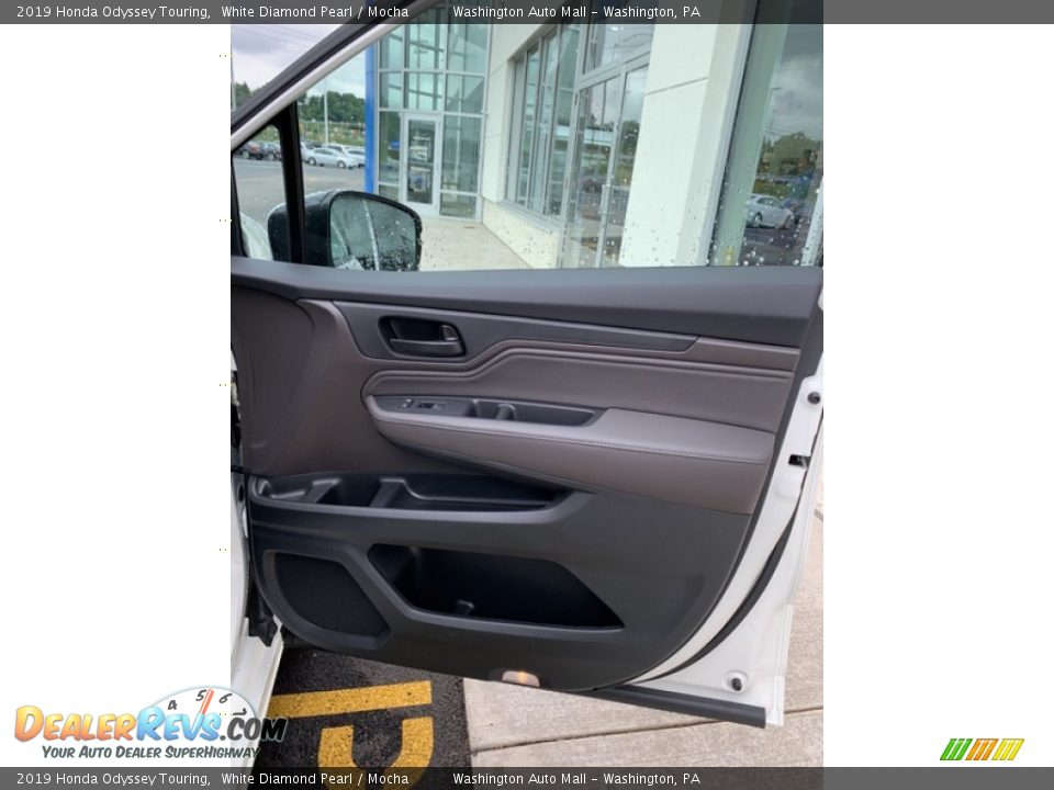 2019 Honda Odyssey Touring White Diamond Pearl / Mocha Photo #33