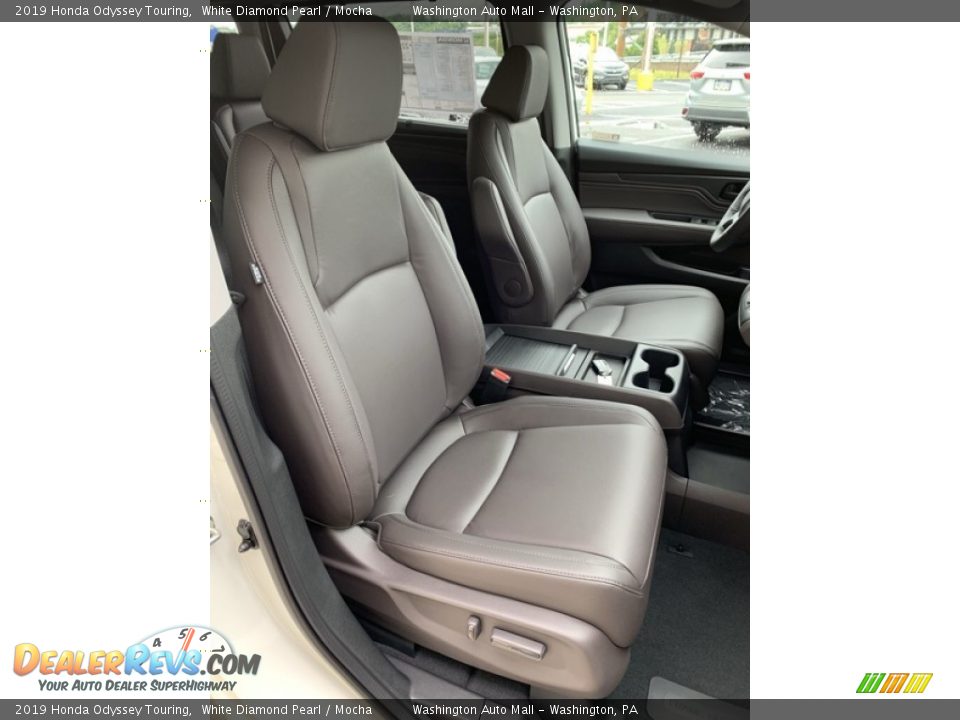 2019 Honda Odyssey Touring White Diamond Pearl / Mocha Photo #34