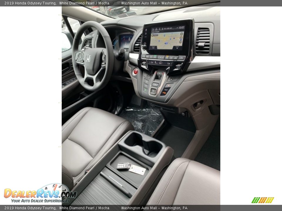 2019 Honda Odyssey Touring White Diamond Pearl / Mocha Photo #35