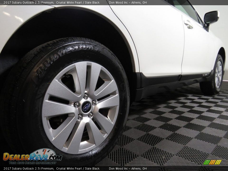 2017 Subaru Outback 2.5i Premium Crystal White Pearl / Slate Black Photo #16