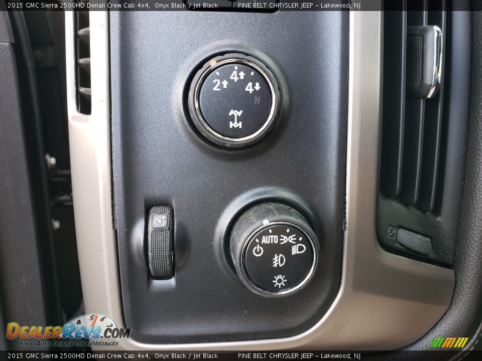 2015 GMC Sierra 2500HD Denali Crew Cab 4x4 Onyx Black / Jet Black Photo #17