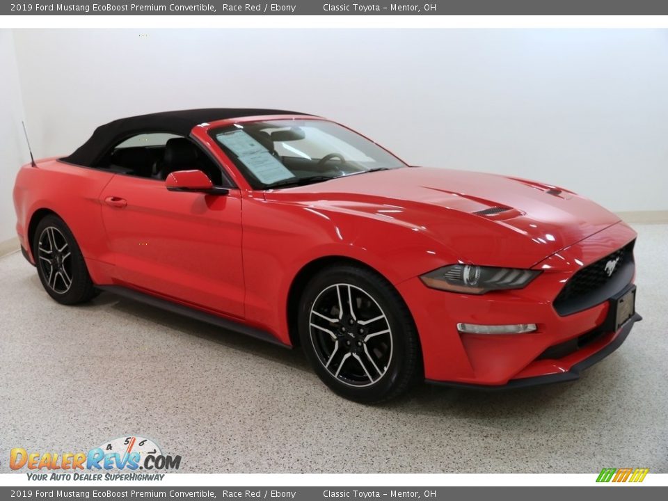 Front 3/4 View of 2019 Ford Mustang EcoBoost Premium Convertible Photo #2