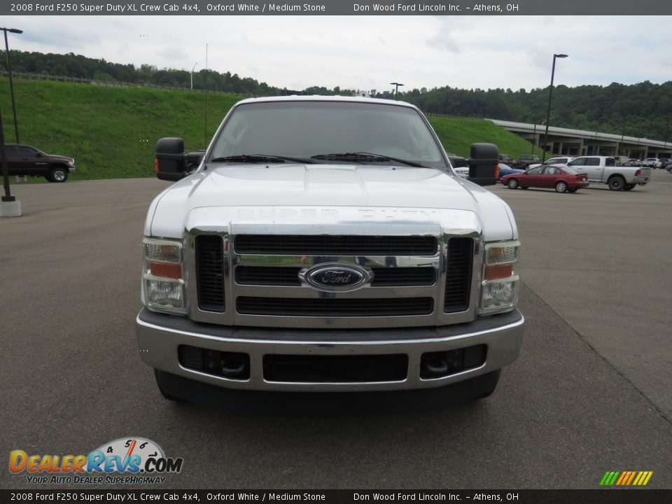 2008 Ford F250 Super Duty XL Crew Cab 4x4 Oxford White / Medium Stone Photo #4