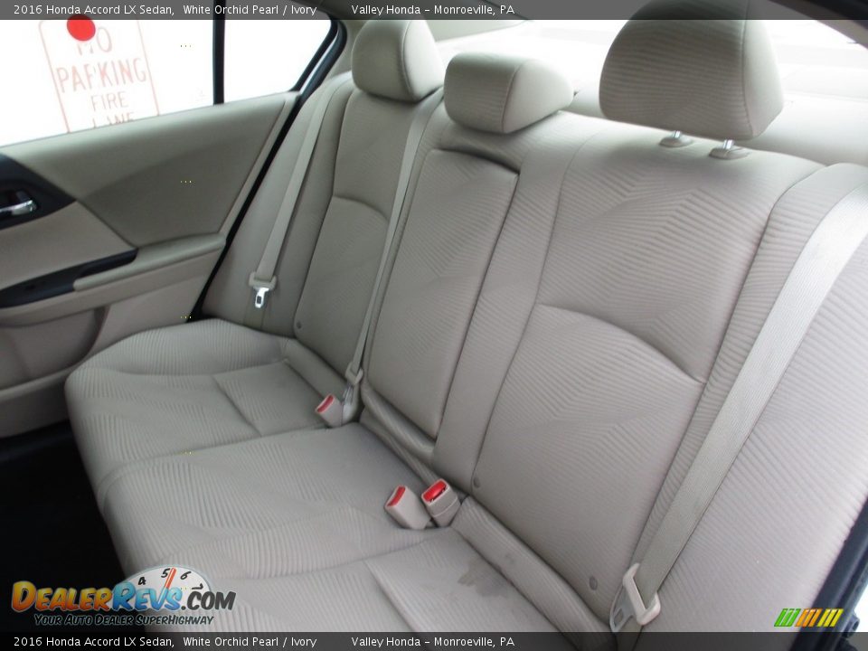 2016 Honda Accord LX Sedan White Orchid Pearl / Ivory Photo #11