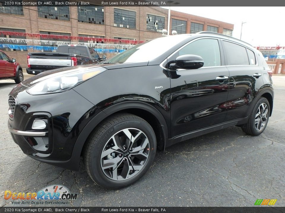 Front 3/4 View of 2020 Kia Sportage EX AWD Photo #7