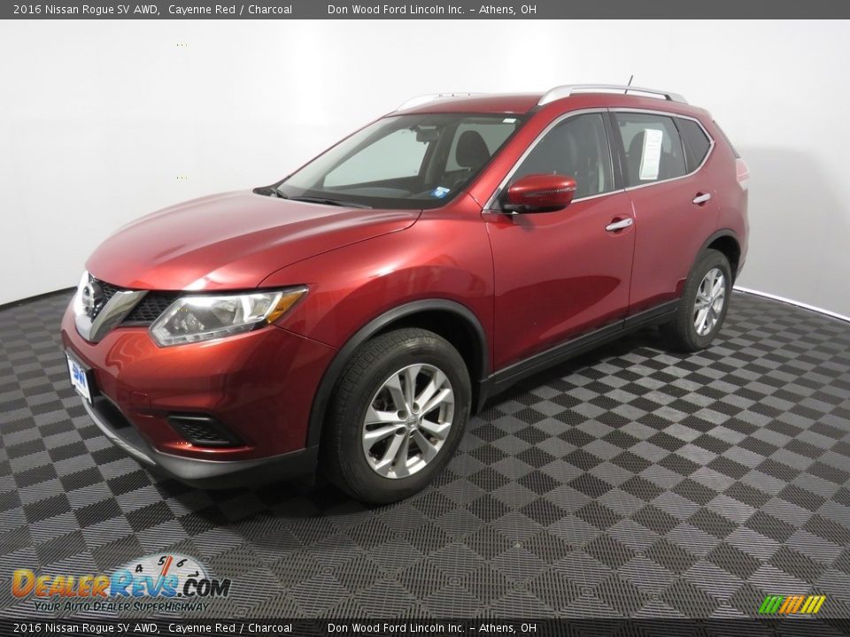 2016 Nissan Rogue SV AWD Cayenne Red / Charcoal Photo #7