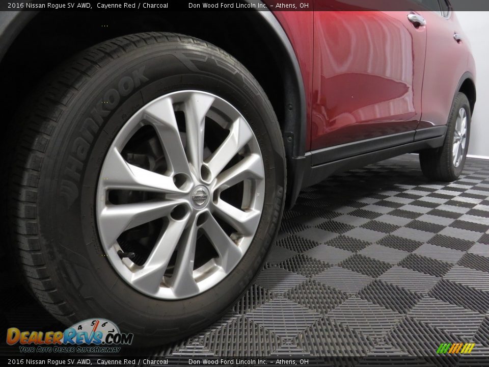 2016 Nissan Rogue SV AWD Cayenne Red / Charcoal Photo #8