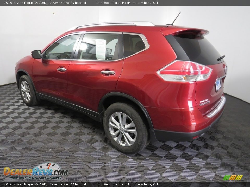 2016 Nissan Rogue SV AWD Cayenne Red / Charcoal Photo #9