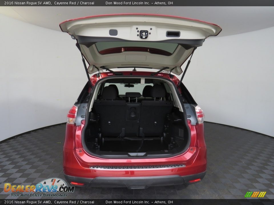 2016 Nissan Rogue SV AWD Cayenne Red / Charcoal Photo #11