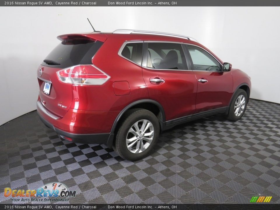 2016 Nissan Rogue SV AWD Cayenne Red / Charcoal Photo #14