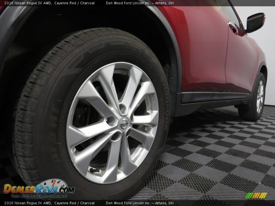 2016 Nissan Rogue SV AWD Cayenne Red / Charcoal Photo #15