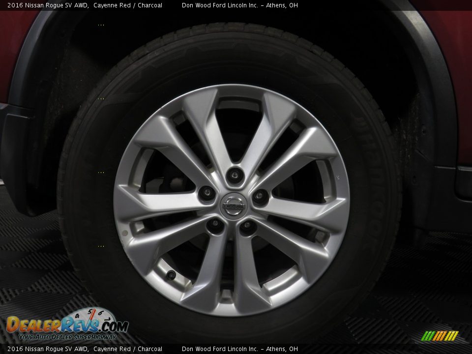 2016 Nissan Rogue SV AWD Cayenne Red / Charcoal Photo #16