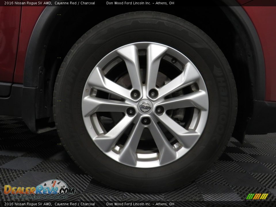 2016 Nissan Rogue SV AWD Cayenne Red / Charcoal Photo #17