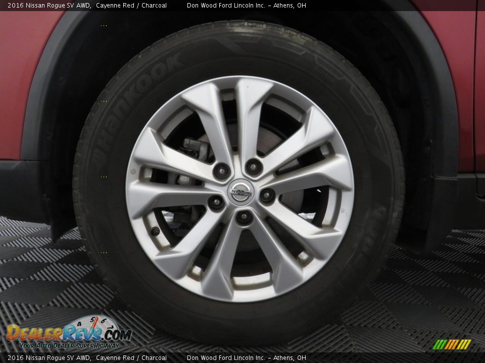 2016 Nissan Rogue SV AWD Cayenne Red / Charcoal Photo #18